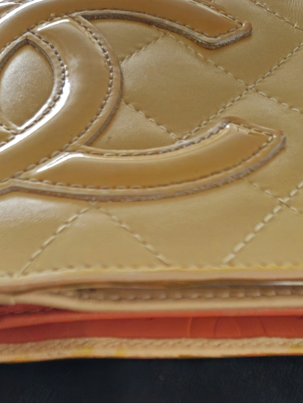 CHANEL Pale Yellow Quilted Patent Mini wallet with CC Appliqué - Picture 8 of 9